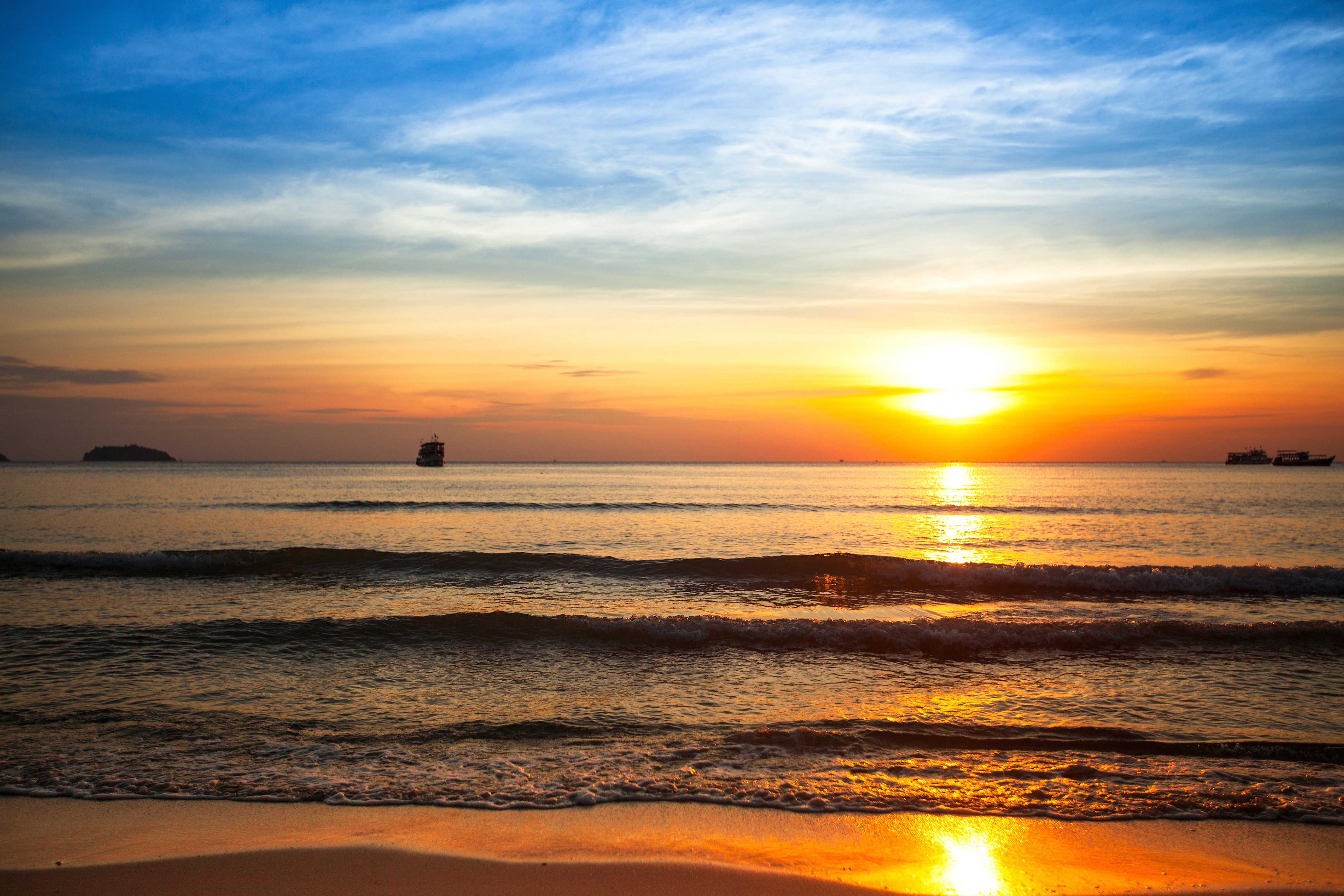 Sunset beach. Пляж закат. Сочи Адлер море пляж. Закаты на пляже Котильо. Фон на рабочий стол закат на море Анапа.