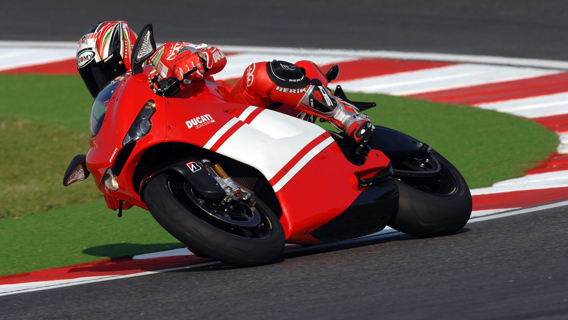 Ducati Desmosedici Rr - High Definition Wallpaper