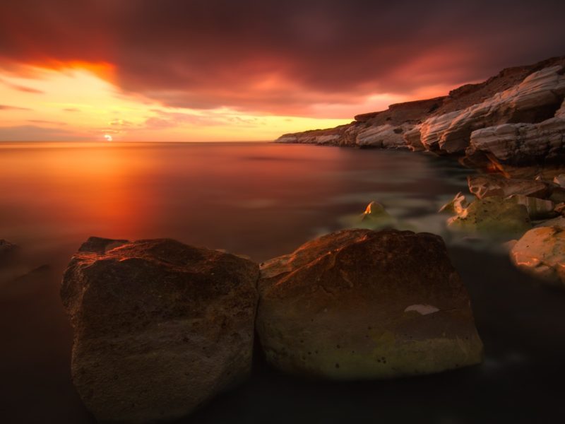 Rocky Coastline Sunset 1600×900